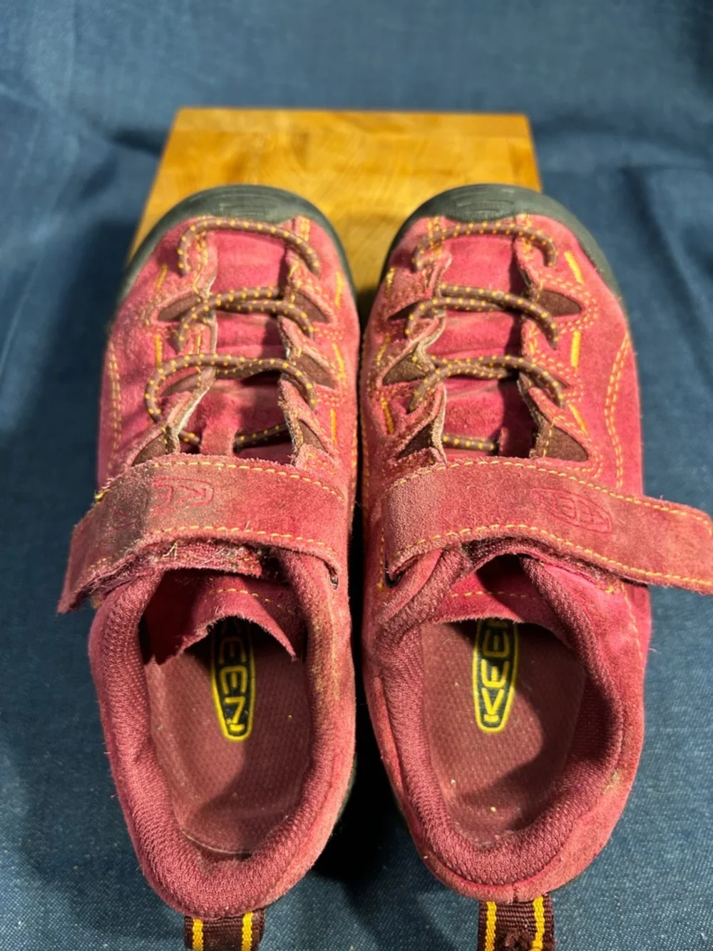 Keen lace up leather sneakers